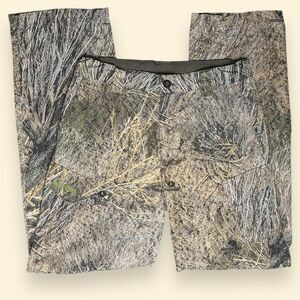 Mossy-oak cargos for women